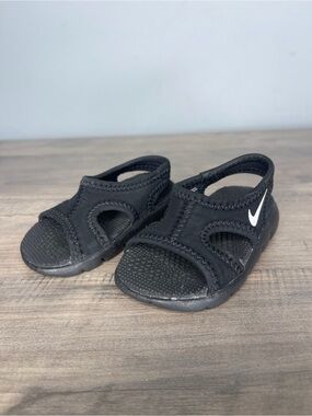 Boys Nike black white summer sandals size 3c 3
